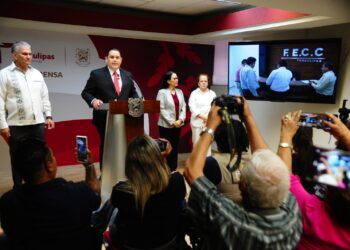 Benefició Cabeza de Vaca con contratos a los Carmona, denuncia Salud