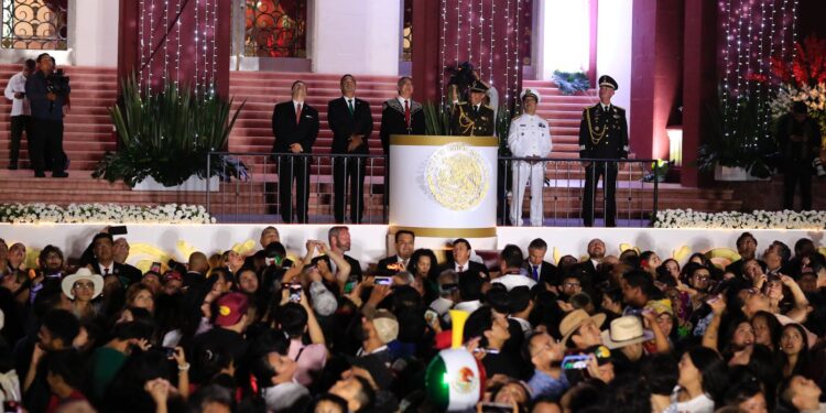 Da Américo Villarreal Grito de Independencia junto a miles de familias tamaulipecas