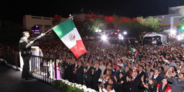 Da Américo Villarreal Grito de Independencia junto a miles de familias tamaulipecas