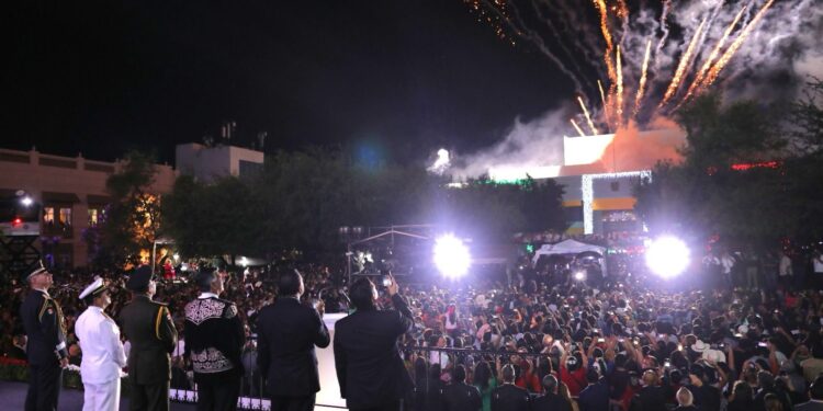 Da Américo Villarreal Grito de Independencia junto a miles de familias tamaulipecas