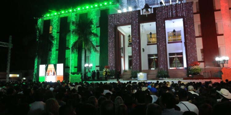 Da Américo Villarreal Grito de Independencia junto a miles de familias tamaulipecas