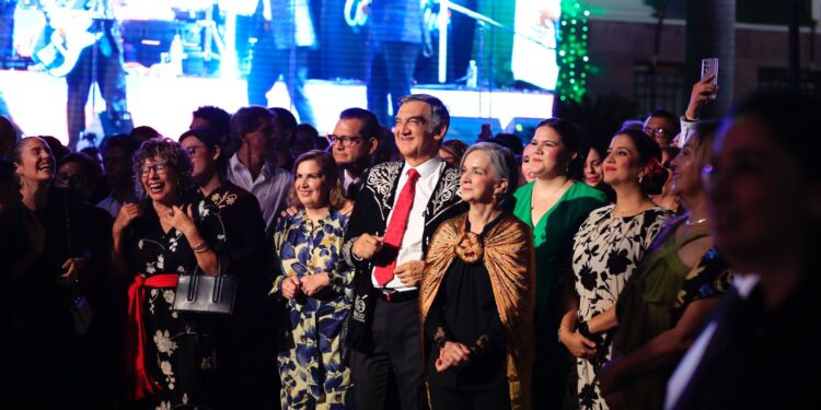 Da Américo Villarreal Grito de Independencia junto a miles de familias tamaulipecas