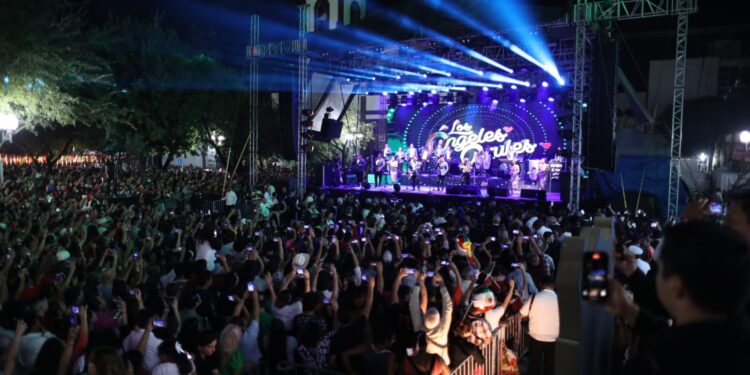 Da Américo Villarreal Grito de Independencia junto a miles de familias tamaulipecas