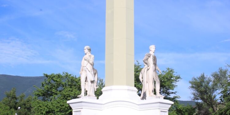 Encabeza Américo desfile cívico-militar: Tamaulipas celebra las Fiestas Patrias en paz