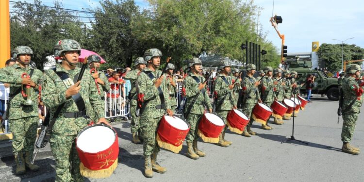 Encabeza Américo desfile cívico-militar: Tamaulipas celebra las Fiestas Patrias en paz