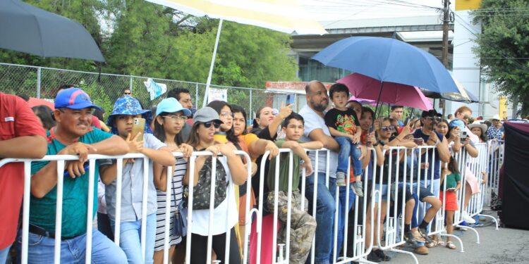 Encabeza Américo desfile cívico-militar: Tamaulipas celebra las Fiestas Patrias en paz