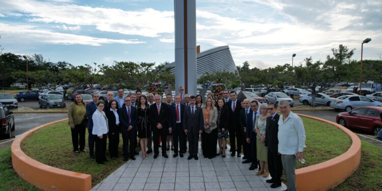 Conmemora la UAT 75 años de historia, transformación y compromiso social