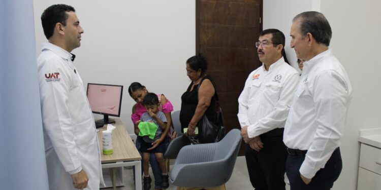 Sostiene rector de la UAT encuentro con universitarios de Medicina Tampico