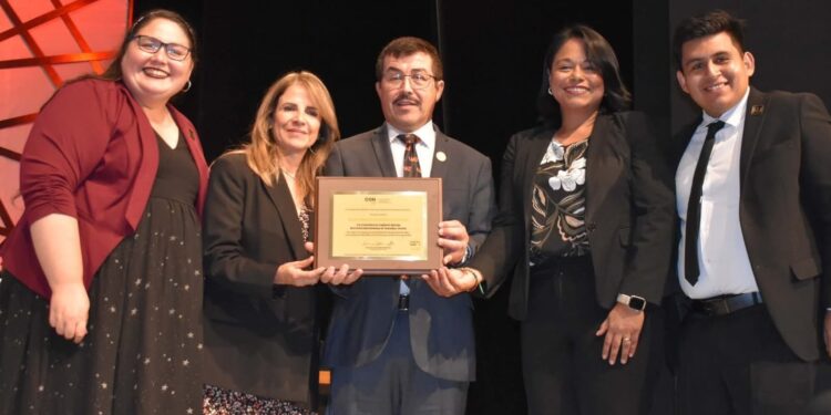 Entregan a la UAT nuevas certificaciones por su calidad educativa