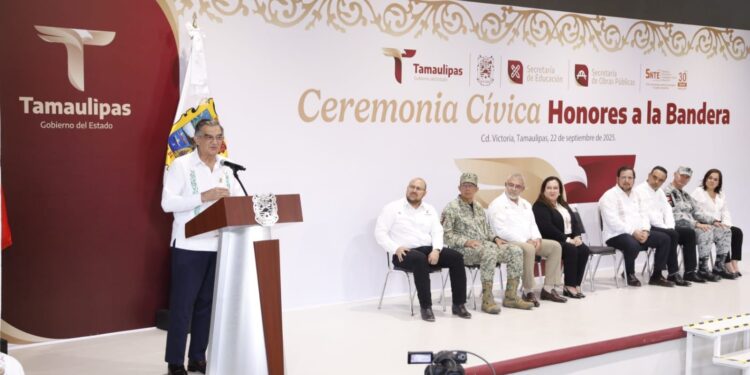 Inaugura Américo Villarreal gimnasio en Escuela Normal de Educadoras, legado de su padre