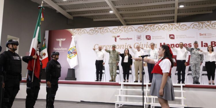 Inaugura Américo Villarreal gimnasio en Escuela Normal de Educadoras, legado de su padre