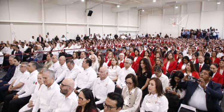 Inaugura Américo Villarreal gimnasio en Escuela Normal de Educadoras, legado de su padre