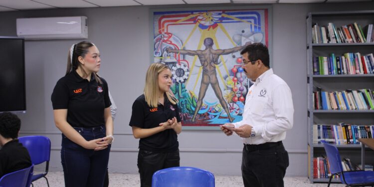 Sostiene rector encuentro con universitarios de Valle Hermoso