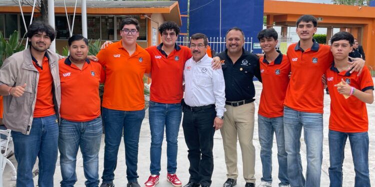 Sostiene rector encuentro con universitarios de Valle Hermoso