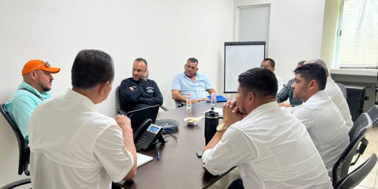 Avanzan acuerdos para fortalecer pesca legal y ordenada en Playa Bagdad