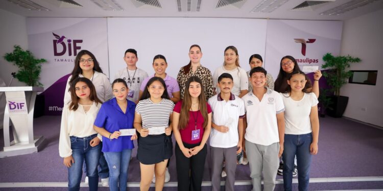DIF Tamaulipas entrega la beca “Tamaulipas te agradece” a 200 jóvenes de 39 municipios