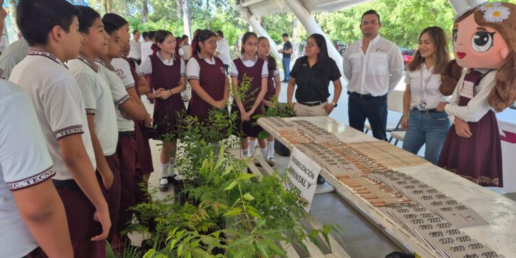 Fomentan la educación ambiental y forestal entre estudiantes