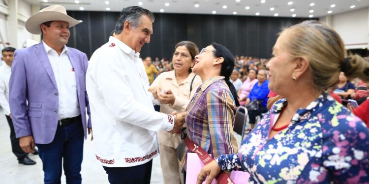 Entrega Américo tarjetas de Pensión Mujeres Bienestar; llegará a 93 mil tamaulipecas