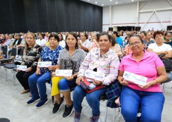 Entrega Américo tarjetas de Pensión Mujeres Bienestar; llegará a 93 mil tamaulipecas