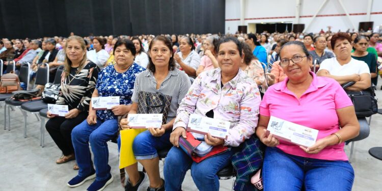 Entrega Américo tarjetas de Pensión Mujeres Bienestar; llegará a 93 mil tamaulipecas