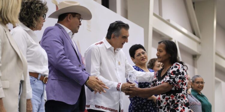 Entrega Américo tarjetas de Pensión Mujeres Bienestar; llegará a 93 mil tamaulipecas