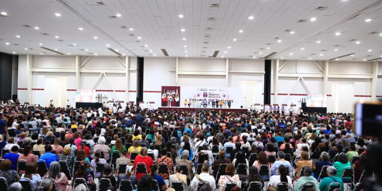 Entrega Américo tarjetas de Pensión Mujeres Bienestar; llegará a 93 mil tamaulipecas