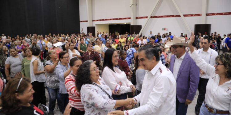 Entrega Américo tarjetas de Pensión Mujeres Bienestar; llegará a 93 mil tamaulipecas