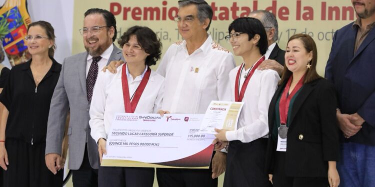 Entrega gobernador Premio Estatal de Ciencias, Creatividad e Innovación Tecnológica
