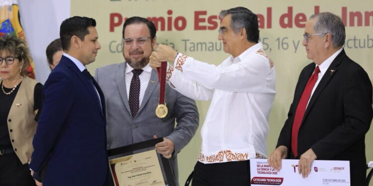 Entrega gobernador Premio Estatal de Ciencias, Creatividad e Innovación Tecnológica