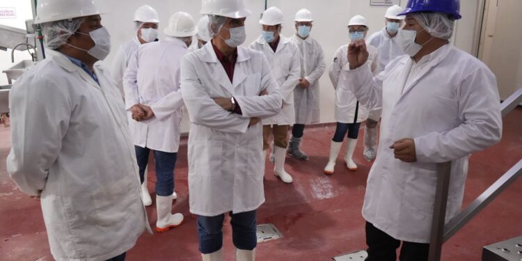 Constató el gobernador modernización del rastro de la UAT