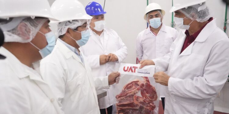 Constató el gobernador modernización del rastro de la UAT