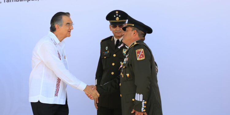 Asiste gobernador Américo Villarreal a toma de protesta del comandante interino de la 48 Zona Militar