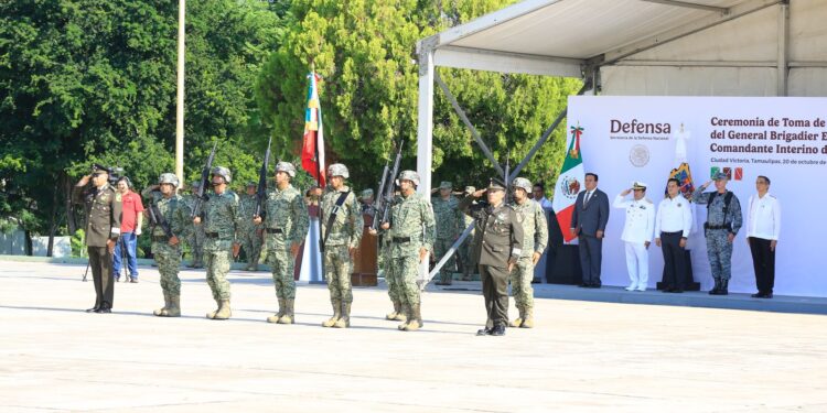 Asiste gobernador Américo Villarreal a toma de protesta del comandante interino de la 48 Zona Militar