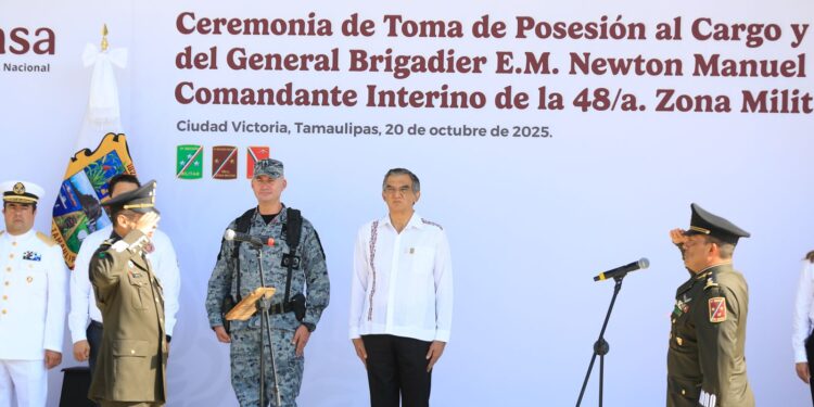 Asiste gobernador Américo Villarreal a toma de protesta del comandante interino de la 48 Zona Militar