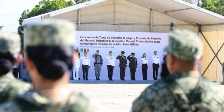Asiste gobernador Américo Villarreal a toma de protesta del comandante interino de la 48 Zona Militar