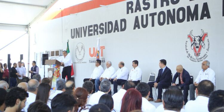 Américo Villarreal recibe ampliación de certificación TIF para el rastro de la UAT