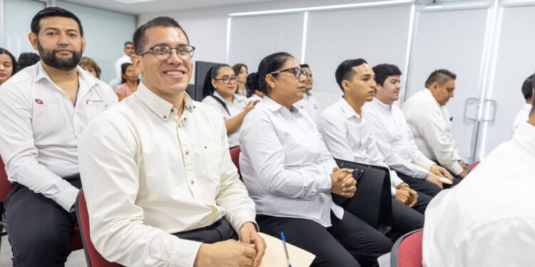 Entrega SET bases laborales a personal del Centro Estatal de Tecnología Educativa