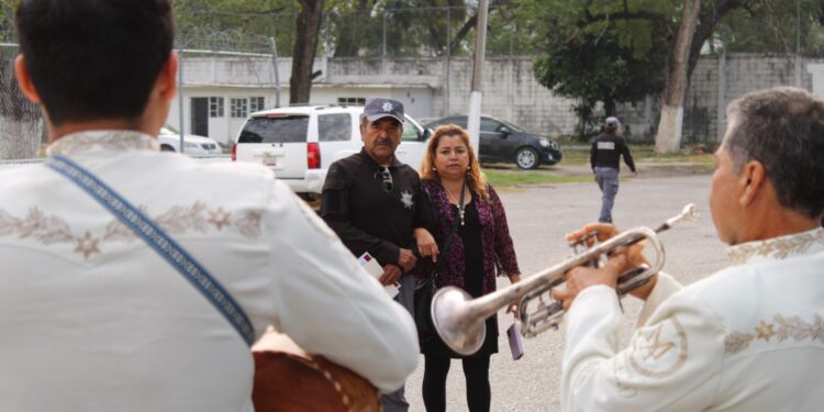 CEDES Victoria rinde homenaje a custodio por más de tres décadas de servicio
