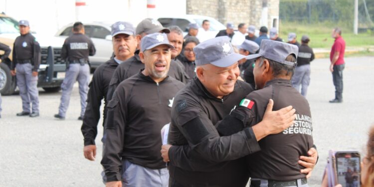 CEDES Victoria rinde homenaje a custodio por más de tres décadas de servicio