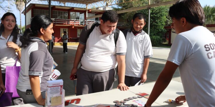 Promueve UPRR oferta educativa en Feria Vocacional 2025