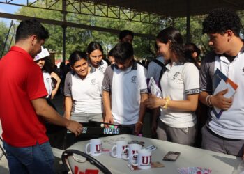 Promueve UPRR oferta educativa en Feria Vocacional 2025