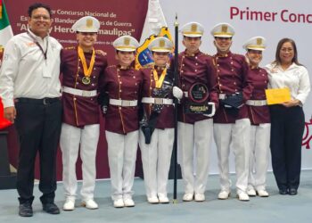 Estudiantes de la UAT obtienen primer lugar en concurso de escoltas y bandas de guerra