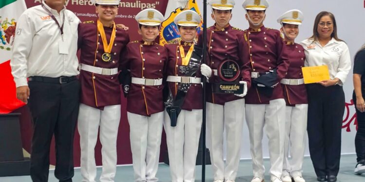 Estudiantes de la UAT obtienen primer lugar en concurso de escoltas y bandas de guerra