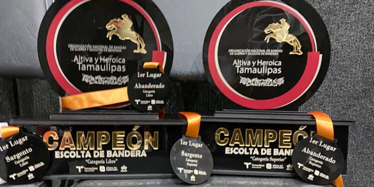 Estudiantes de la UAT obtienen primer lugar en concurso de escoltas y bandas de guerra