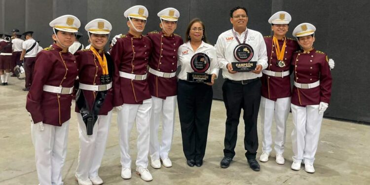 Estudiantes de la UAT obtienen primer lugar en concurso de escoltas y bandas de guerra