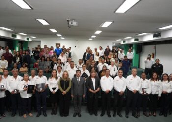 Preside rector homenaje al personal jubilado del SUTUAT