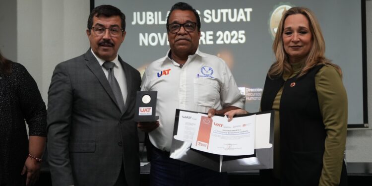 Preside rector homenaje al personal jubilado del SUTUAT