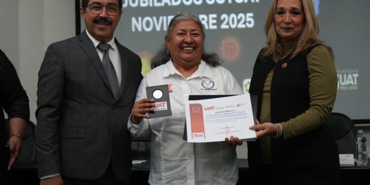 Preside rector homenaje al personal jubilado del SUTUAT