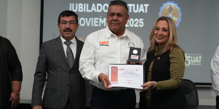 Preside rector homenaje al personal jubilado del SUTUAT