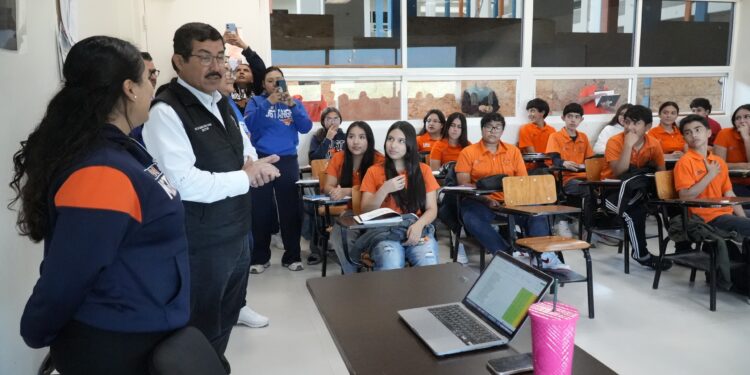 Constató rector logros y avances académicos de la Prepa 3 UAT